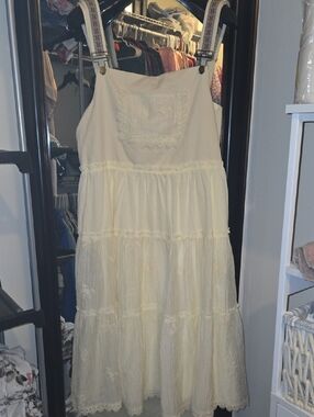 DAVI & DANI Cream Tiered Lace-Trim Maxi Dress with Embroidered Bib